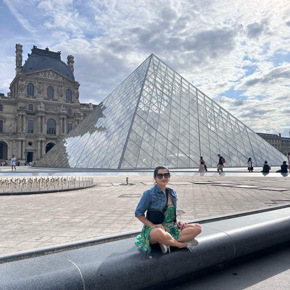 Meet your Posher, Kelly - Picture 2 of 2